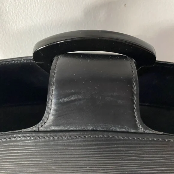 Louis Vuitton Reverie Leather Bag - Picture 6 of 16